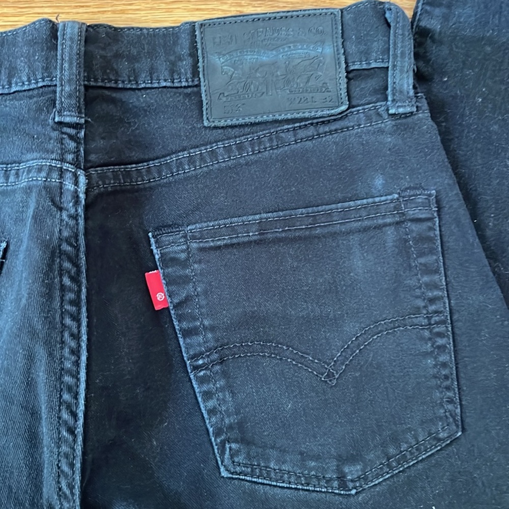 Levi’s Black Cropped Mid-Rise Jeans